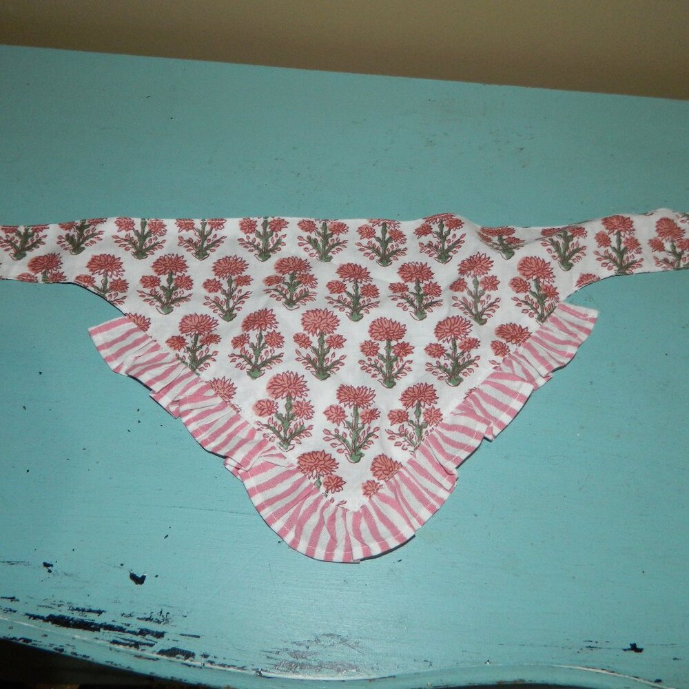 Mark & Graham Ruffle Dog Bandana Pink Block Print Size S/M (A-31)